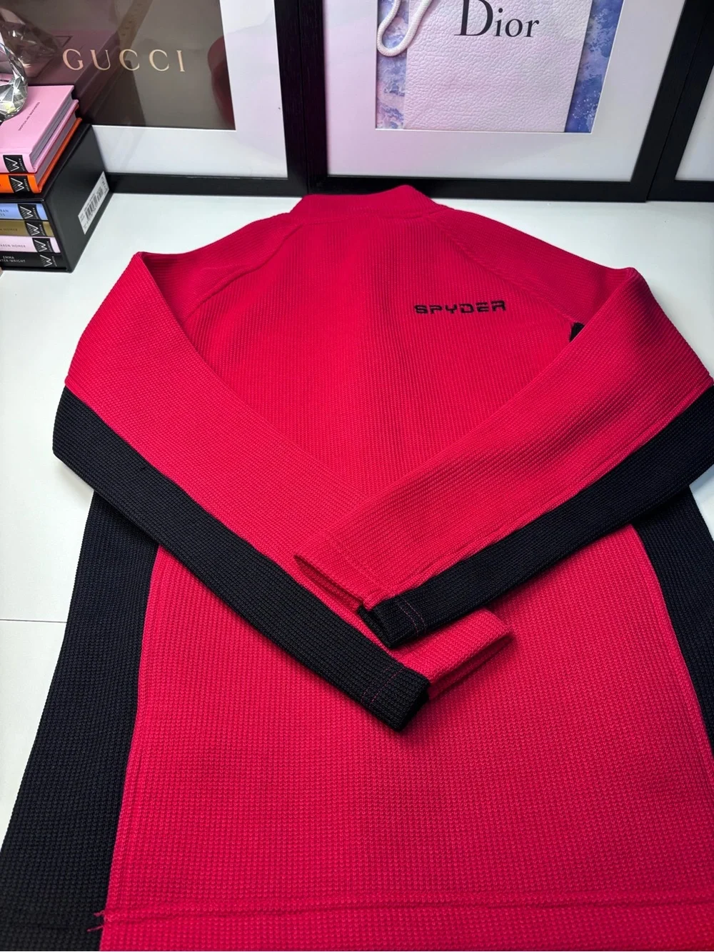 Spyder bold red